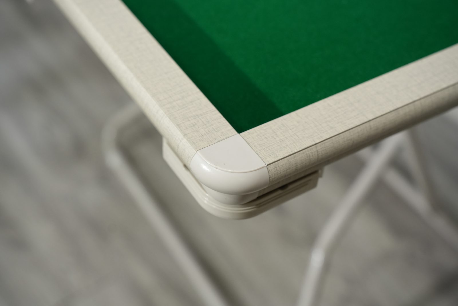 Rounded white frame edge