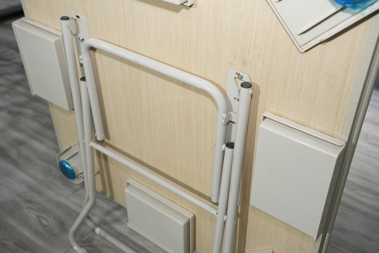 Back mounting brackets and screws