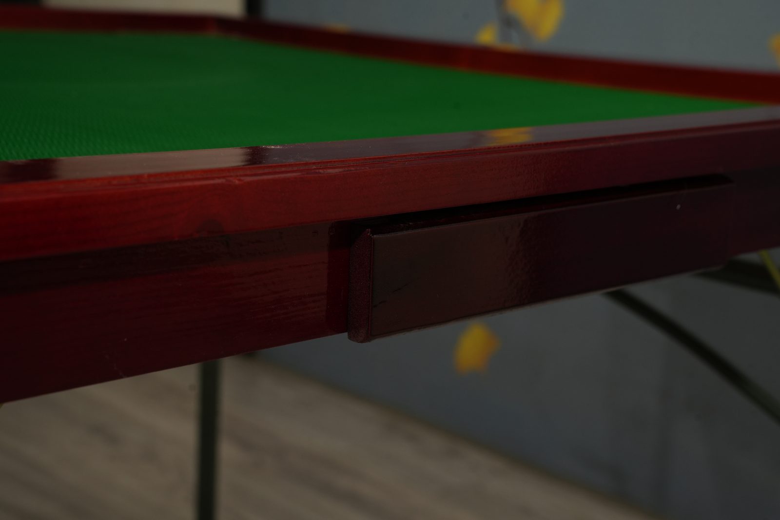 Glossy red-wood long frame edge