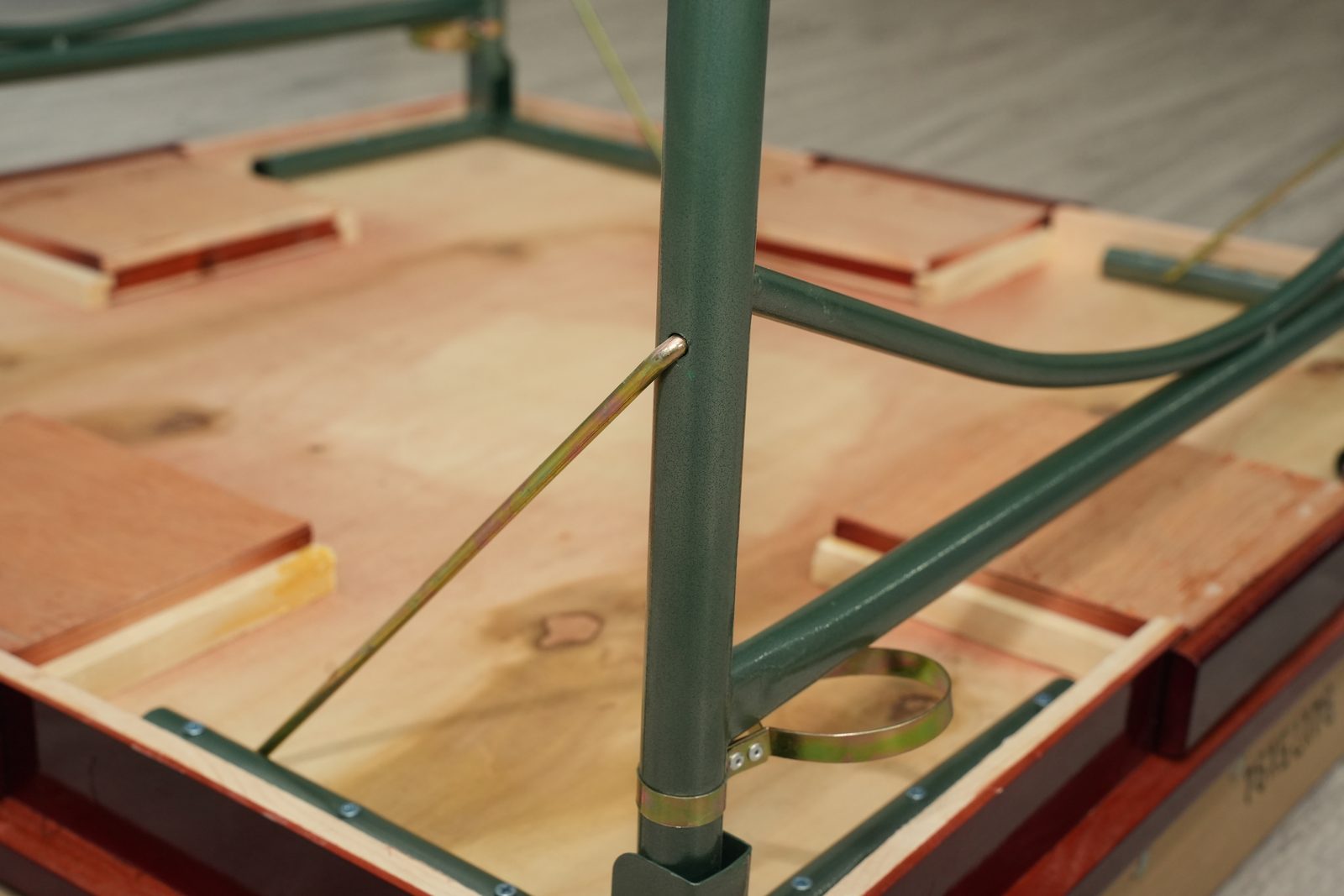 Underside frame with steel tubes and braces